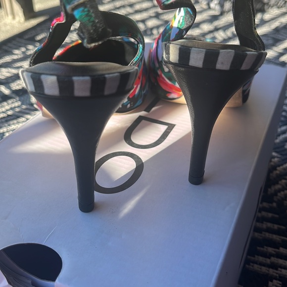 Never work floral heels - Picture 4 of 5